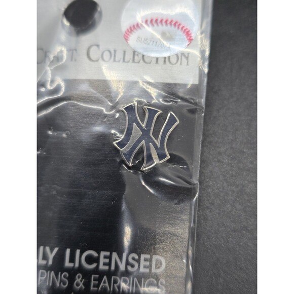 MLB New York Yankees Post Earrings Interlocking NY New In Package - Picture 2 of 6